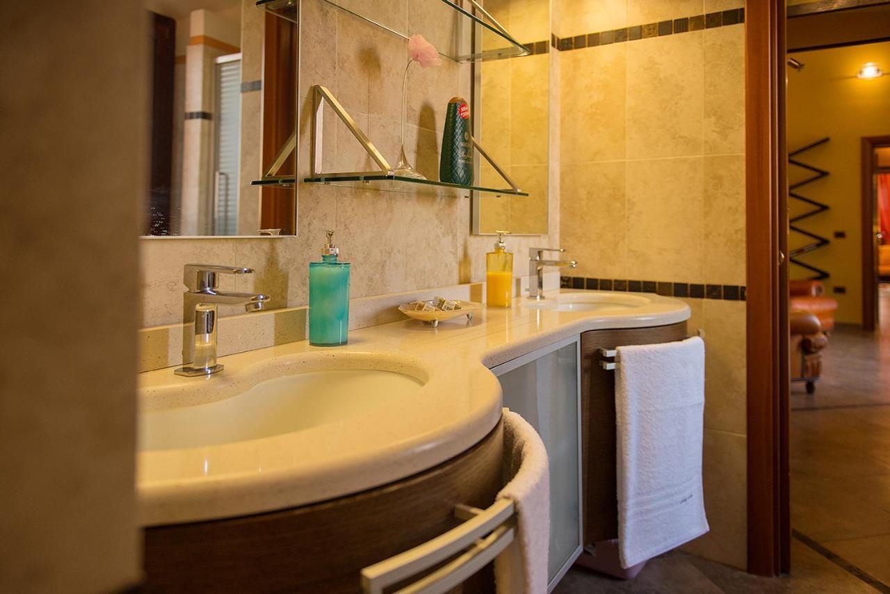 Luxury Home Bosa Apartment Luaran gambar