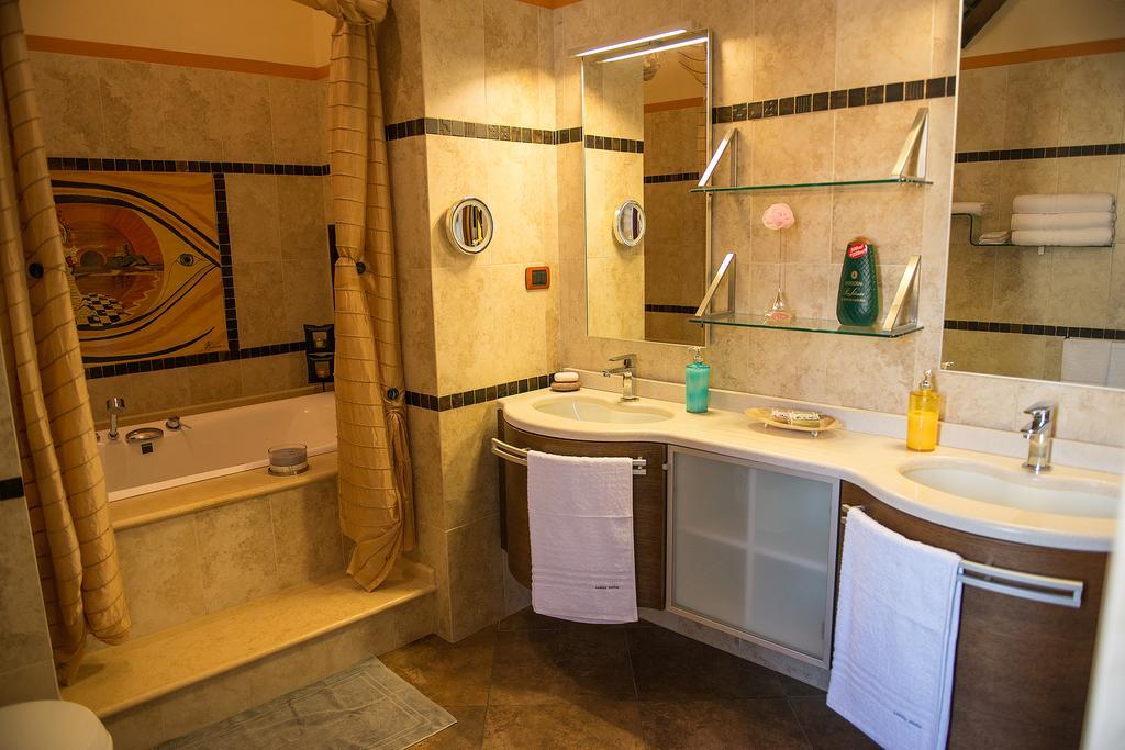 Luxury Home Bosa Apartment Luaran gambar